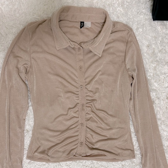H&M button up top - Picture 1 of 3